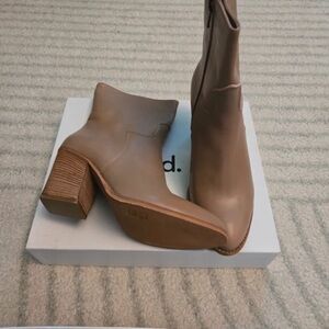 Amazon Tan Heeled Boots